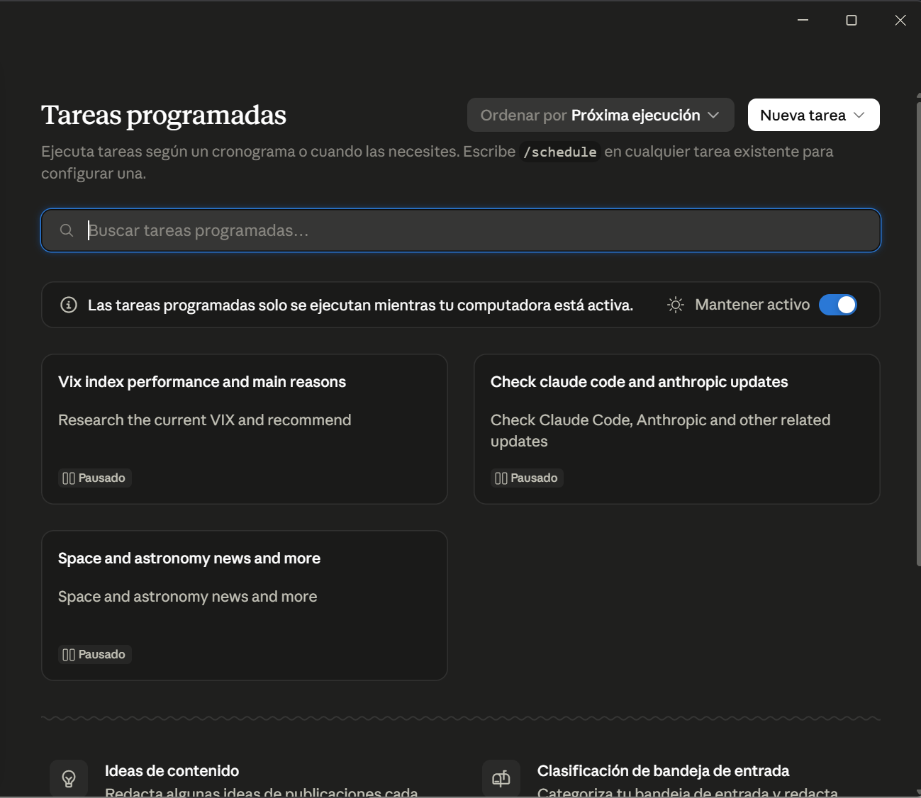 Panel de Tareas programadas de Cowork, con el aviso de ejecución y el interruptor Mantener activo